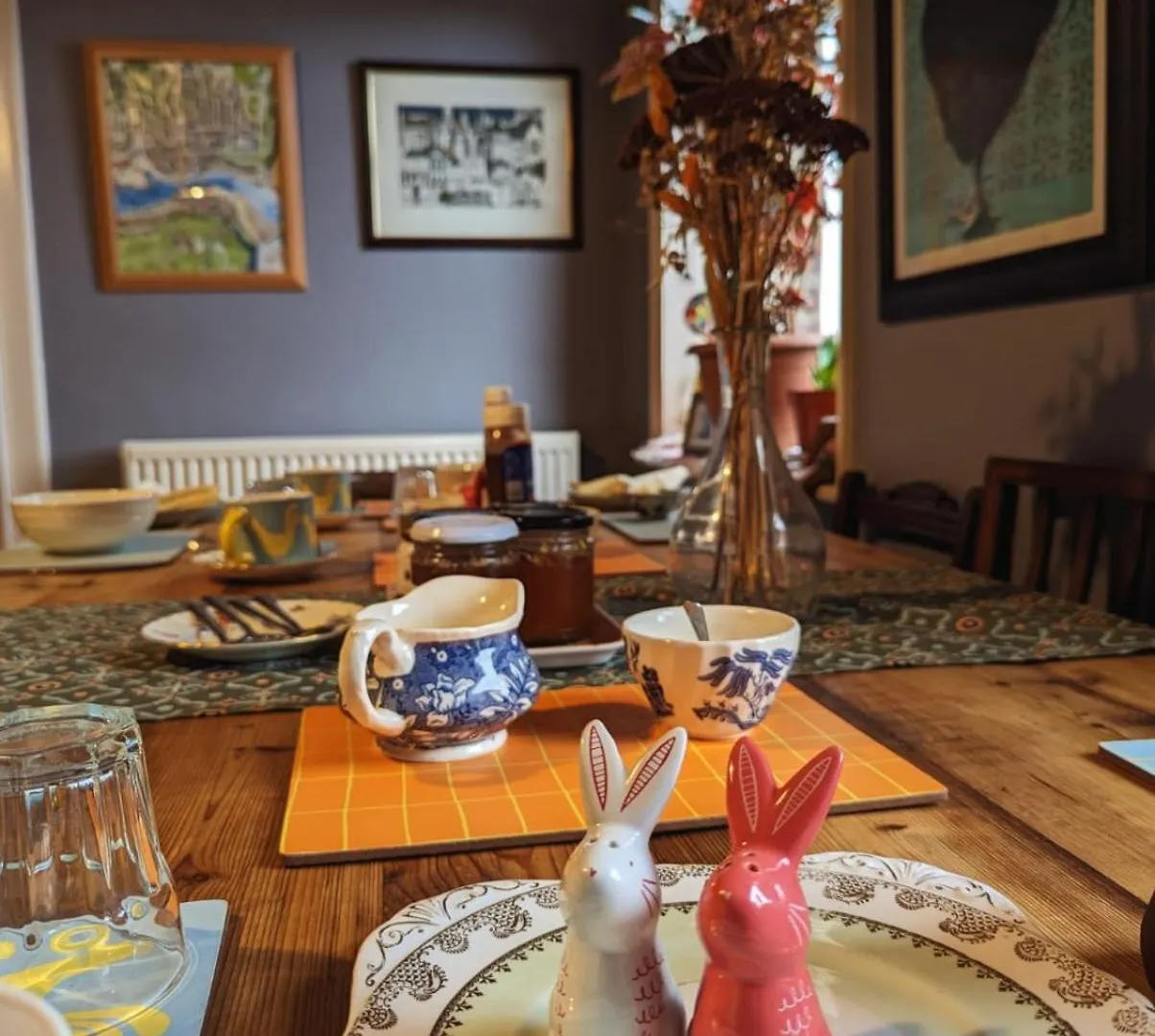 Number 18 Bed and Breakfast Γουίτμπι