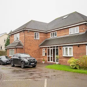 https://oyo-oakcroft-guest-house-manchester-airport.hotelsin-chester.com